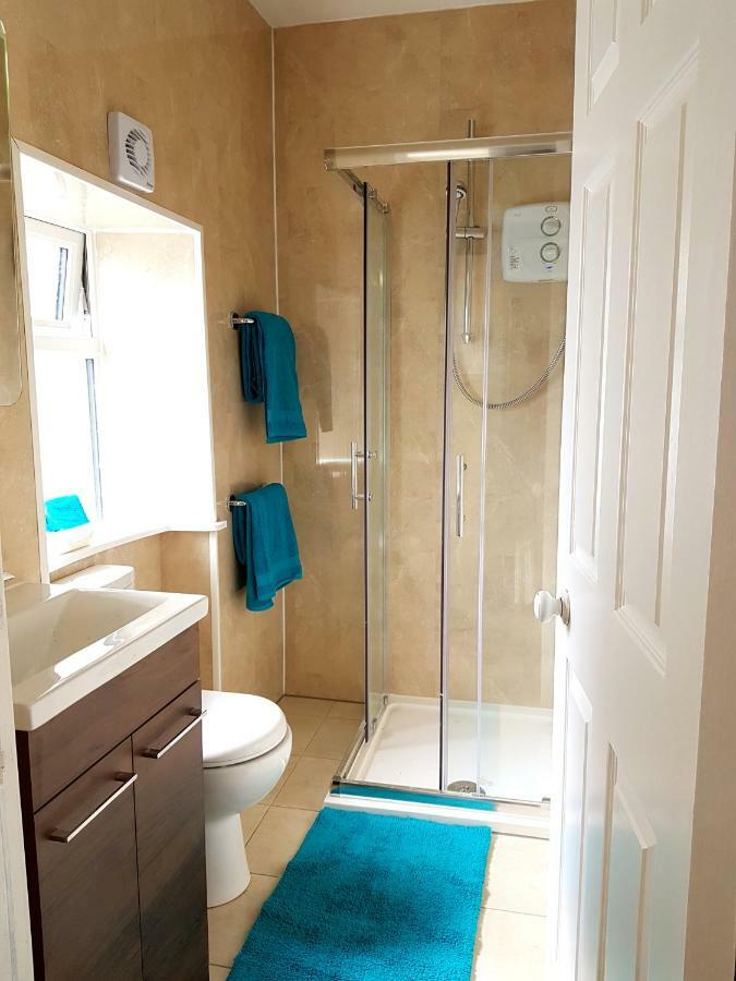 Townhouse In Centre Of Cobh Apartment ภายนอก รูปภาพ