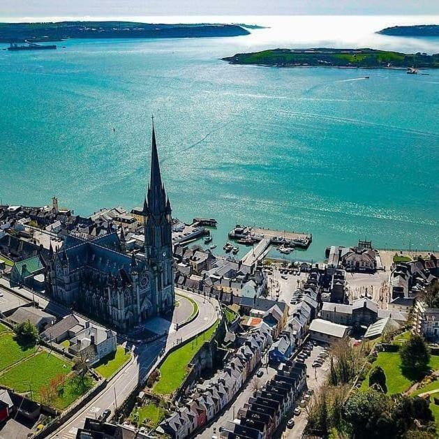 Townhouse In Centre Of Cobh Apartment ภายนอก รูปภาพ