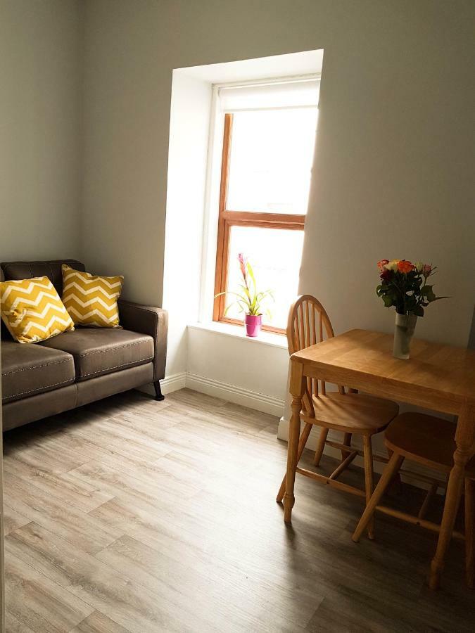 Townhouse In Centre Of Cobh Apartment ภายนอก รูปภาพ